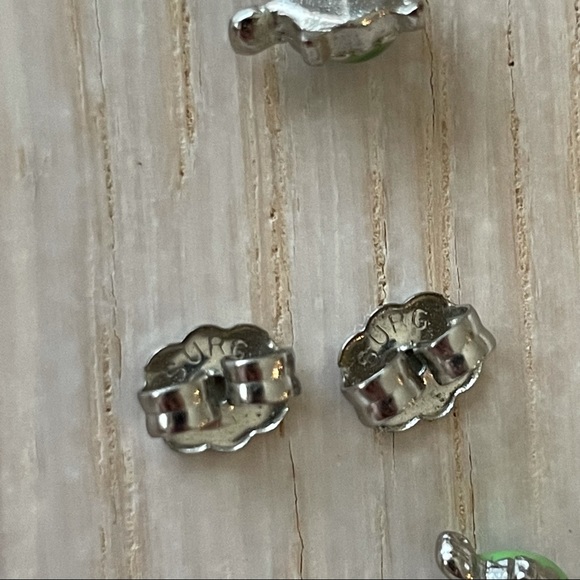 Mini enamel turtle earrings - Picture 8 of 9